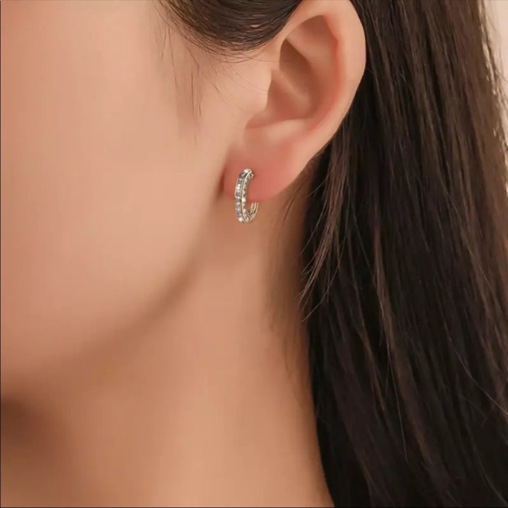 New 18k Gold Plated Cubic Zirconia Hoop Earrings - Picture 6 of 6